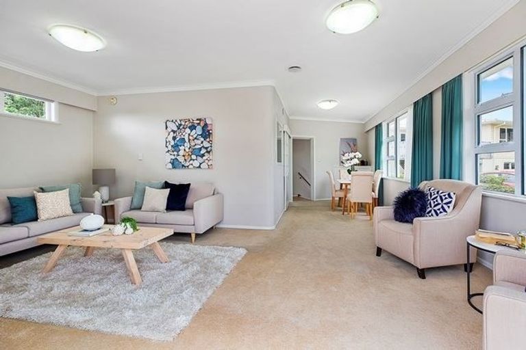 Photo of property in 6 Larsen Crescent, Tawa, Wellington, 5028