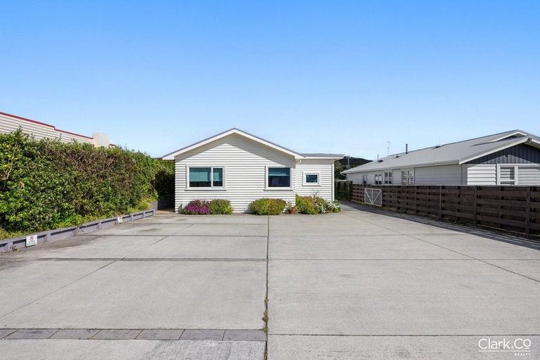 Photo of property in 29 Mana Esplanade, Paremata, Porirua, 5026