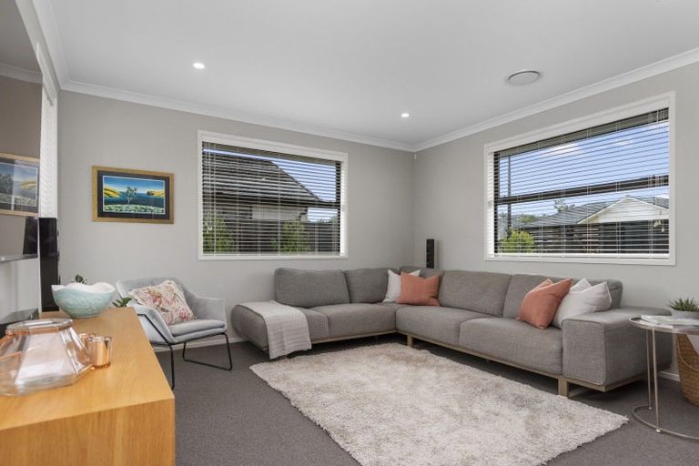 Photo of property in 15 Charlotte Drive, Omokoroa, 3114