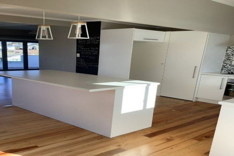 Photo of property in 2/21 Hythe Terrace, Mairangi Bay, Auckland, 0630