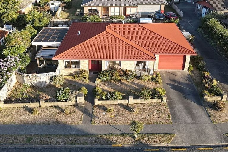 Photo of property in 12 College Drive, Paraparaumu, 5032