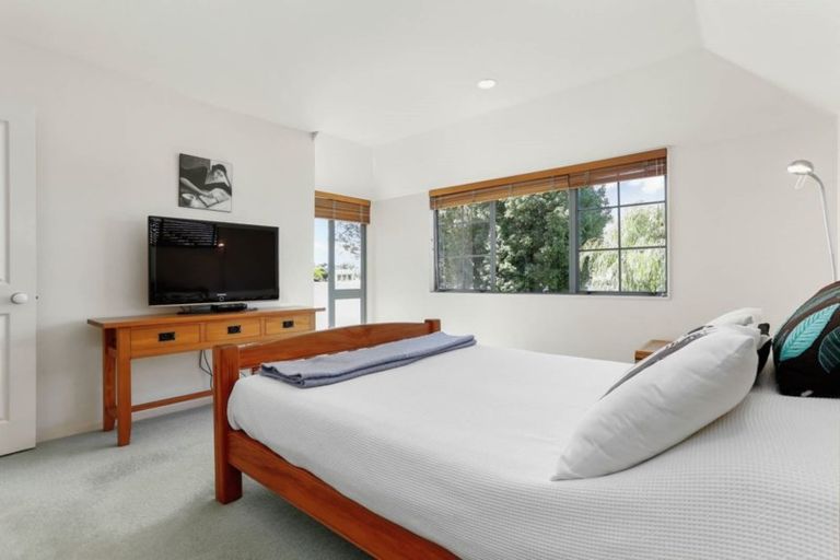 Photo of property in 31 Oakwood Grove, Eastern Beach, Auckland, 2012