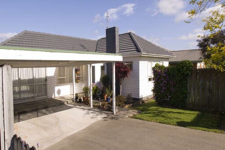 Photo of property in 2/84 Wellington Street, Howick, Auckland, 2014