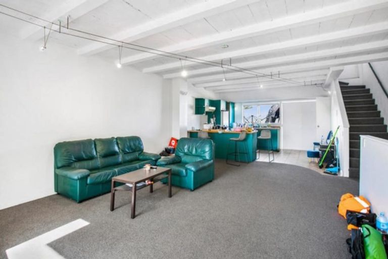 Photo of property in 10 Captain Scott Road, Glen Eden, Auckland, 0602