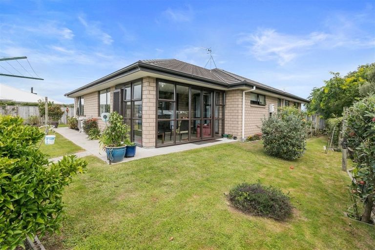 Photo of property in 17 Barry Curtis Place, Levin, 5510