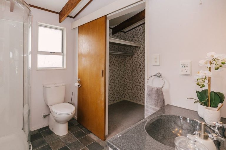 Photo of property in 53 Wikiriwhi Crescent, Awapuni, Palmerston North, 4412