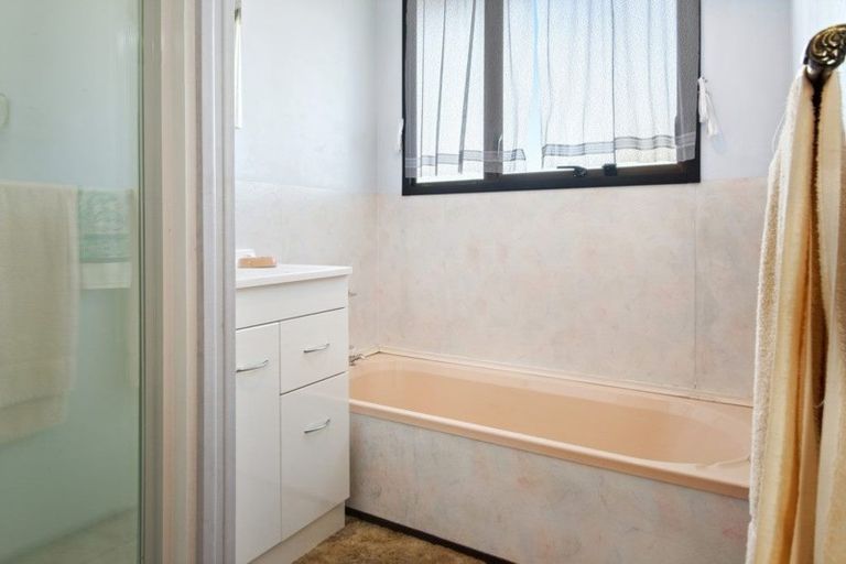 Photo of property in 109 Shifnal Drive, Randwick Park, Auckland, 2105