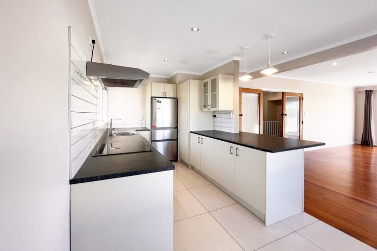 Photo of property in 1/77 Stanley Road, Glenfield, Auckland, 0629