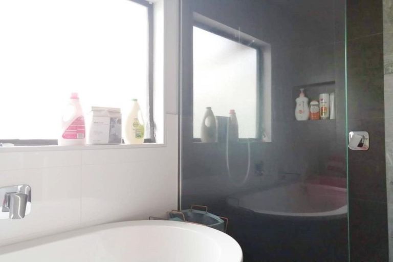 Photo of property in 1/30 Forest Road, Henderson, Auckland, 0612