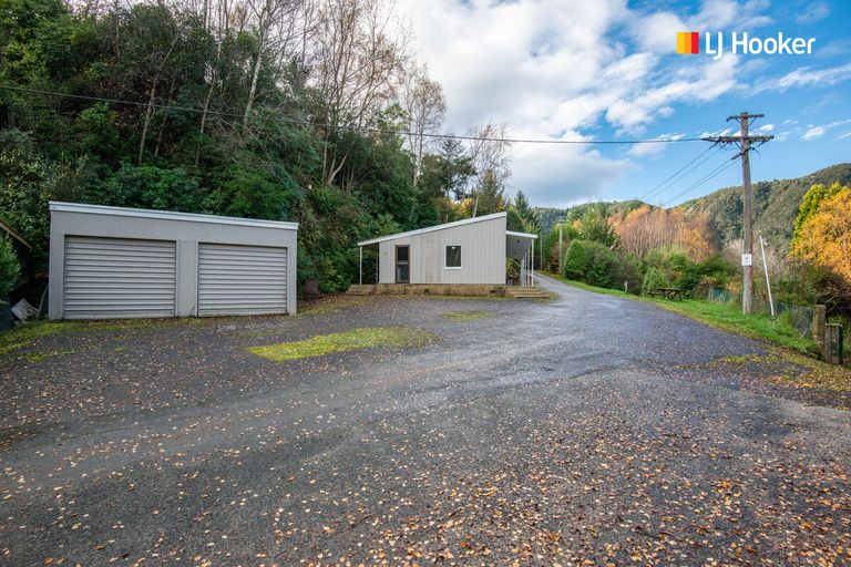 Photo of property in 23 Village Loop Road, Waipori Falls, Outram, 9073