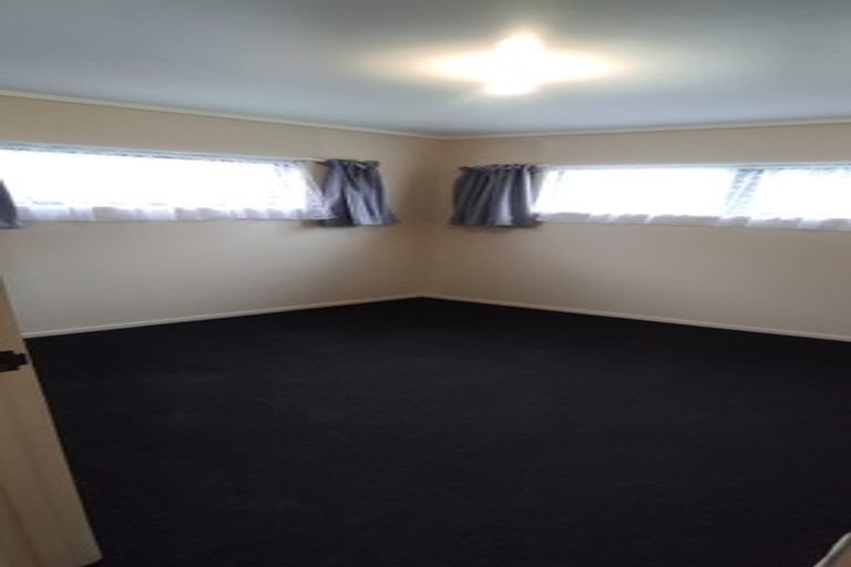 Photo of property in 1/12 Holiday Road, Stanmore Bay, Whangaparaoa, 0932