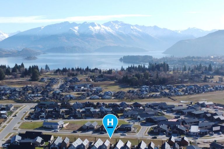 Photo of property in 10 Doug Ledgerwood Drive, Wanaka, 9305