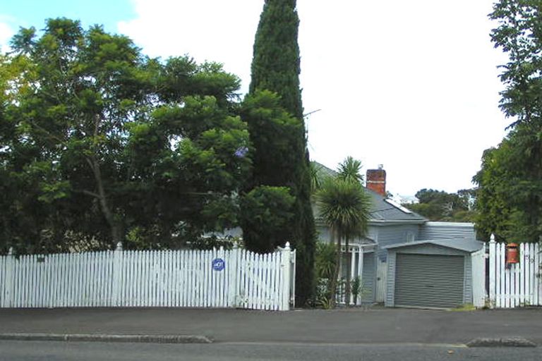 Photo of property in 159 Queen Street, Northcote Point, Auckland, 0627