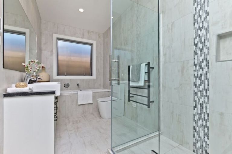 Photo of property in 17 Kuawa Drive, Kumeu, 0810