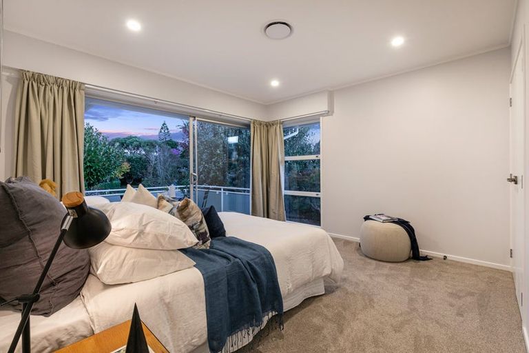 Photo of property in 4 Kerrymaria Place, Hillcrest, Auckland, 0627