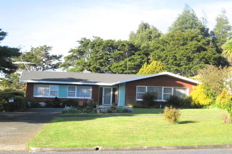 Photo of property in 98 Lawrence Crescent, Hillpark, Auckland, 2102