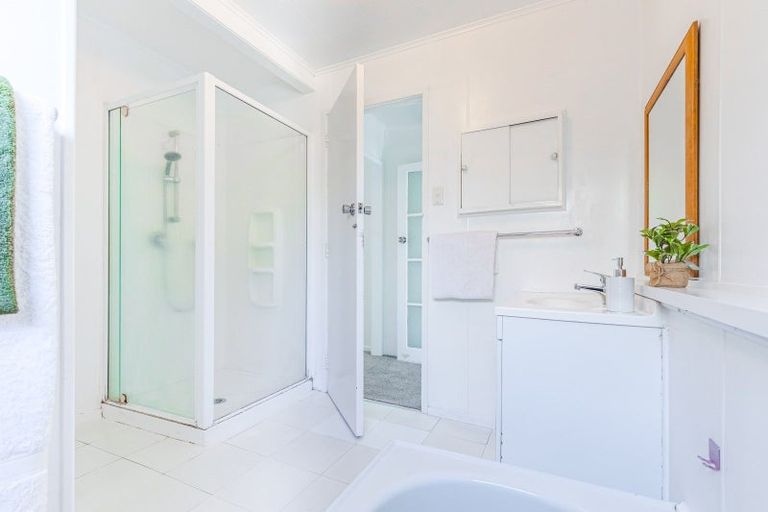 Photo of property in 30 County Road, Torbay, Auckland, 0630