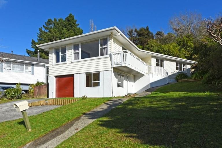 Photo of property in 12 Deller Grove, Silverstream, Upper Hutt, 5019