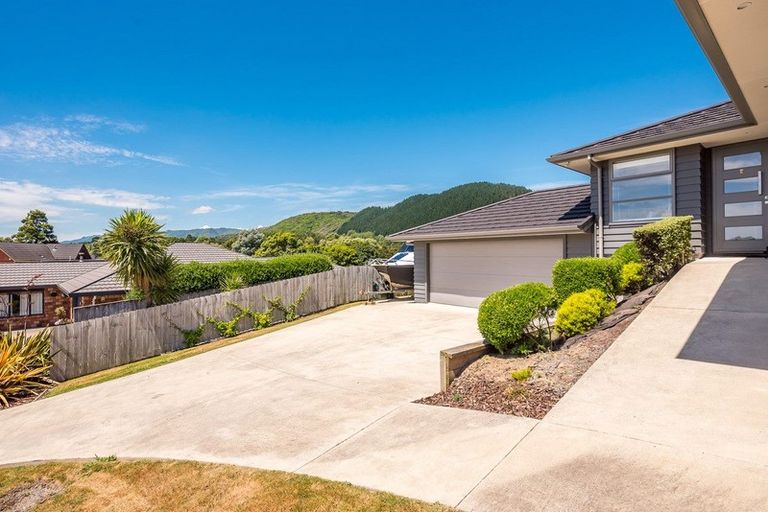 Photo of property in 6 Lambert Way, Paraparaumu, 5032