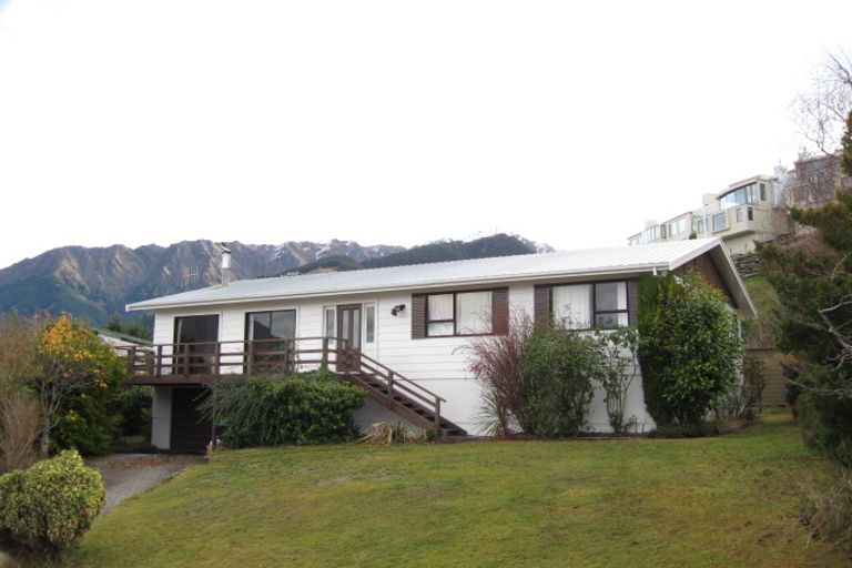 Photo of property in 12 Wakatipu Heights, Queenstown, 9300