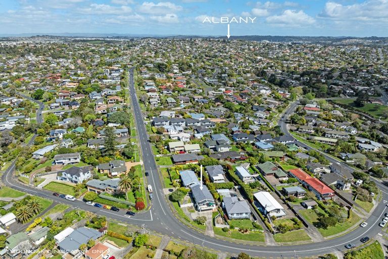 Photo of property in 1/9 Nigel Road, Browns Bay, Auckland, 0630