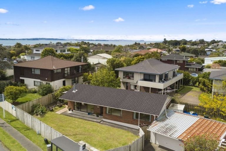 Photo of property in 2/963 Beach Road, Torbay, Auckland, 0630