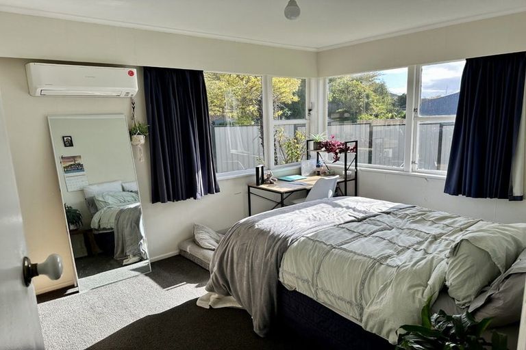 Photo of property in 2 Newcastle Street, Hokowhitu, Palmerston North, 4410