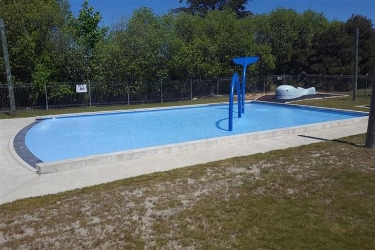 Photo of property in 4 Domain Terrace, Waikuku Beach, 7473