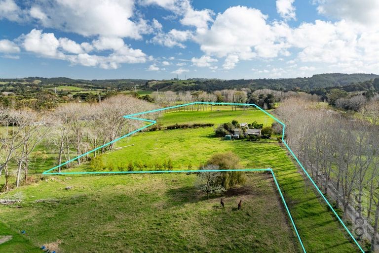 Photo of property in 836 Old North Road, Waimauku, 0882