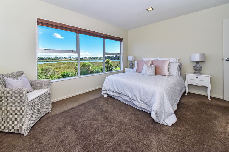 Photo of property in 16 Stranraer Crescent, Wattle Downs, Auckland, 2103