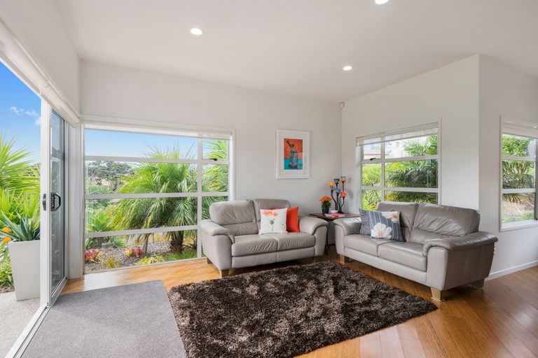 Photo of property in 215d Schnapper Rock Road, Schnapper Rock, Auckland, 0632