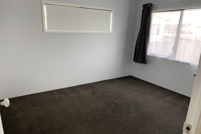 Photo of property in 2/31 Aeronautic Road, Takanini, 2112