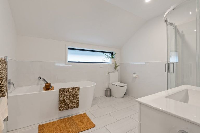 Photo of property in 5 Riroriro Close, Crofton Downs, Wellington, 6035