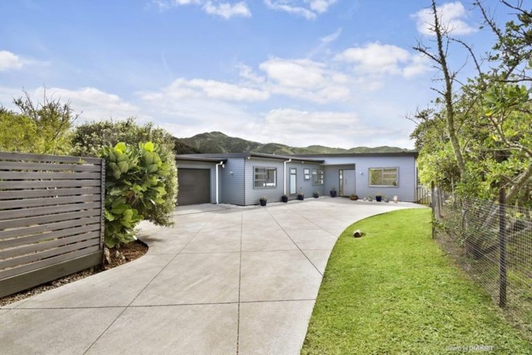 Photo of property in 30 Jordan Street, Owhiro Bay, Wellington, 6023