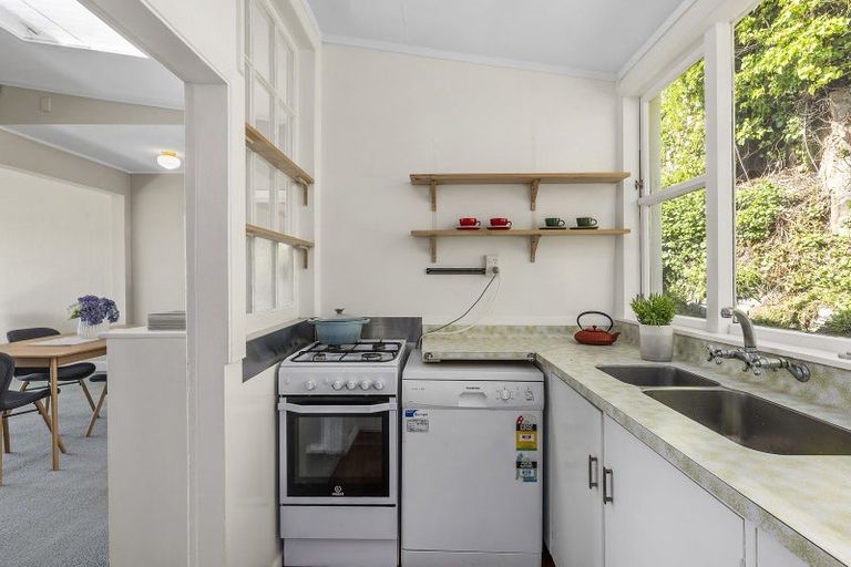 Photo of property in 135 Marine Parade, Seatoun, Wellington, 6022