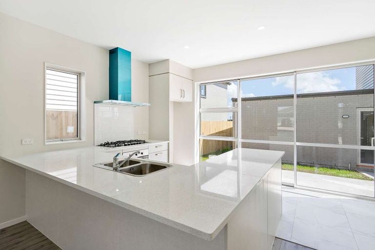 Photo of property in 20a Hollowout Street, Takanini, 2112