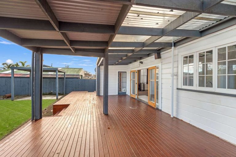 Photo of property in 11 Hurworth Place, College Estate, Whanganui, 4500