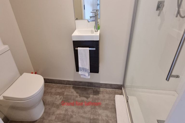 Photo of property in 17 Barbados Drive, Unsworth Heights, Auckland, 0632