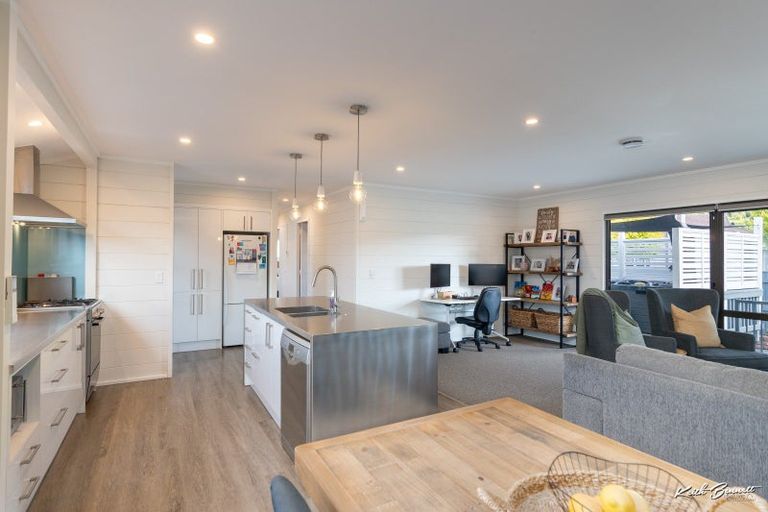 Photo of property in 19 Turon Crescent, Totara Park, Upper Hutt, 5018