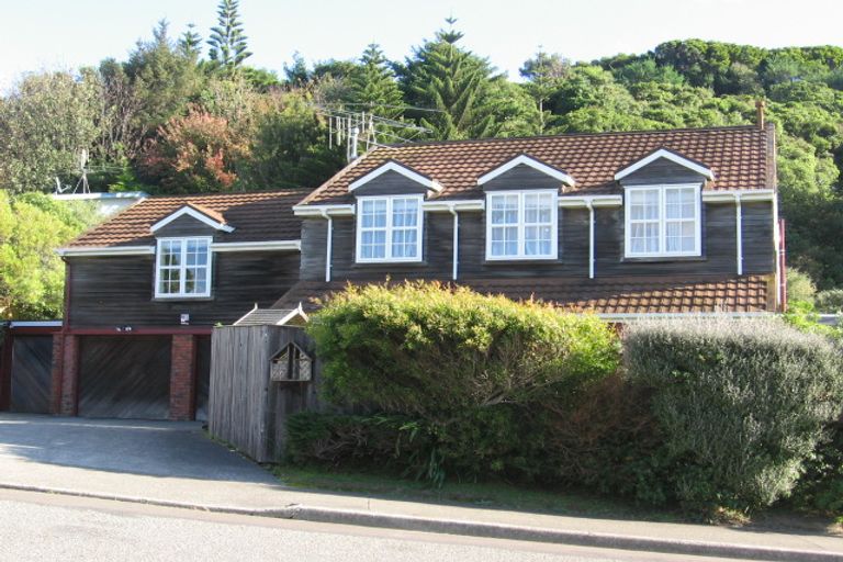 Photo of property in 77 Churton Drive, Churton Park, Wellington, 6037