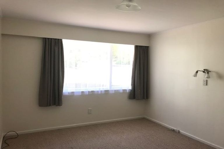 Photo of property in 17 Sunrise Boulevard, Tawa, Wellington, 5028