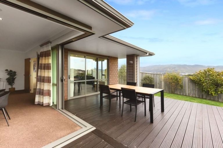 Photo of property in 32 Sumner Terrace, Aotea, Porirua, 5024