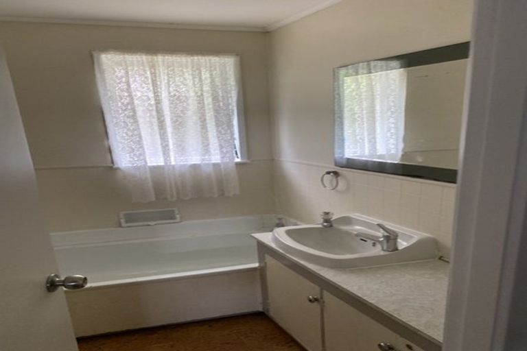 Photo of property in 27 Royal Arch Place, Rosehill, Papakura, 2113