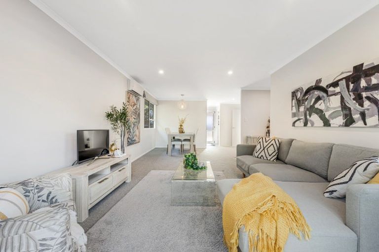 Photo of property in 10a Tomintoul Place, Highland Park, Auckland, 2010