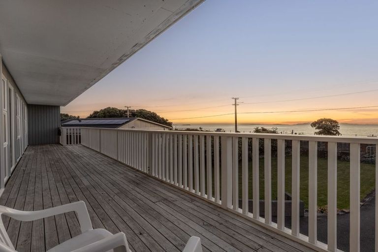 Photo of property in 104 Marine Parade, Paraparaumu Beach, Paraparaumu, 5032