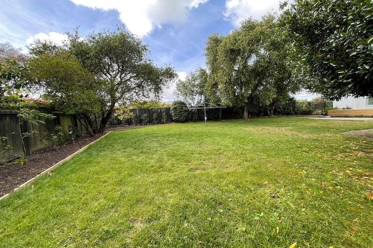 Photo of property in Peninsula Primary School, 61 Wharf Road, Te Atatu Peninsula, Auckland, 0610