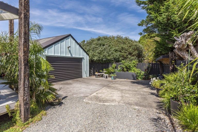 Photo of property in 2 Island View Terrace, Waikanae Beach, Waikanae, 5036