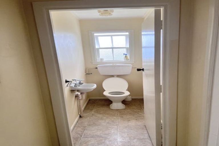 Photo of property in 54 Redlands Grove, Swanson, Auckland, 0612