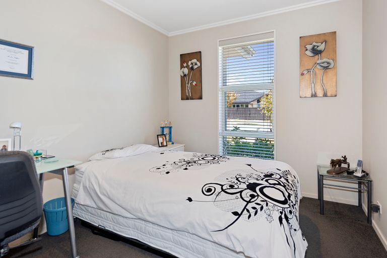 Photo of property in 33 Euphrasie Drive, Aidanfield, Christchurch, 8025