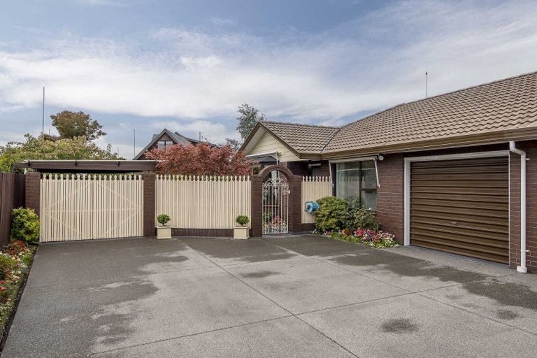 Photo of property in 2/5 Wynand Place, Sockburn, Christchurch, 8042